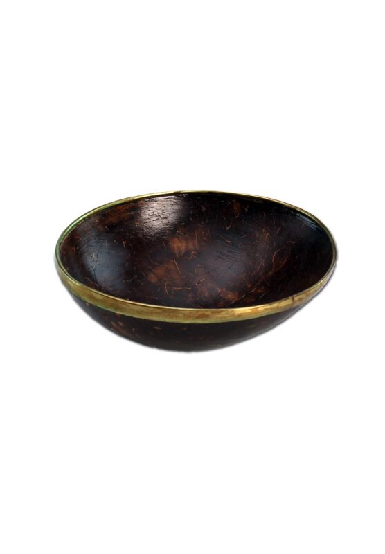 Coconut crumb bowl with brass rim